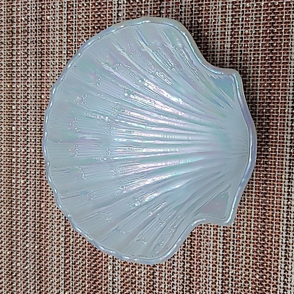 Vintage 70s Avon Gift Of The Sea Soap Dish Beach, Coastal, Shell Iridescent